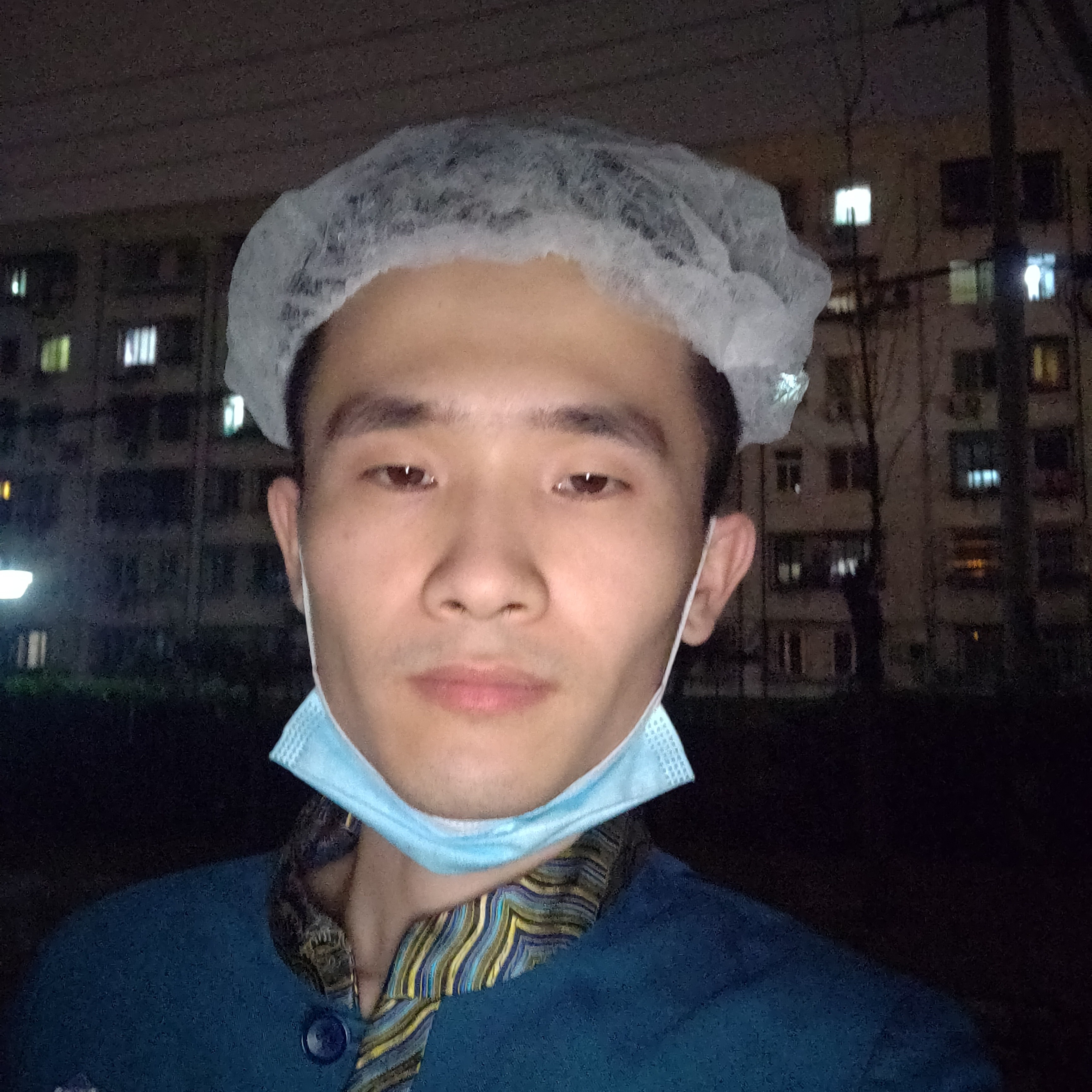 彼年闻绿草的照片