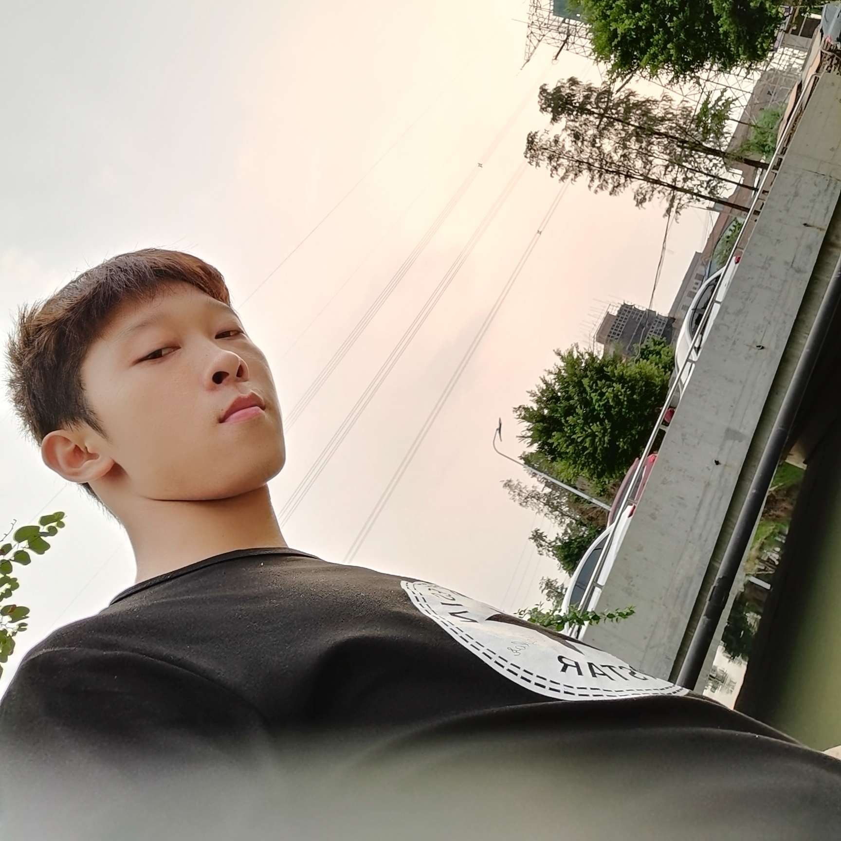 纯真放弃板凳的照片