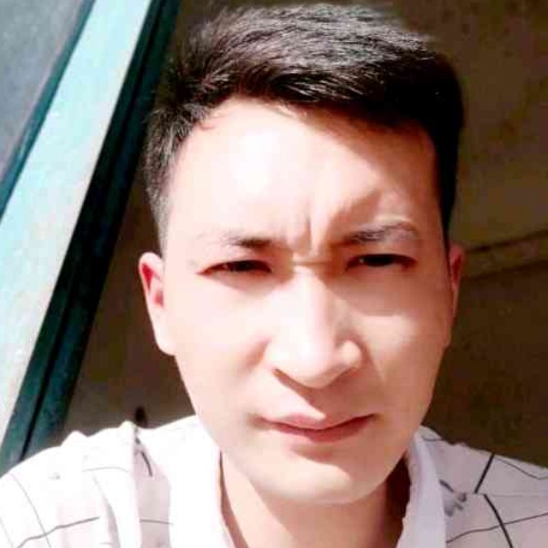 衬衫泪了粗犷的照片