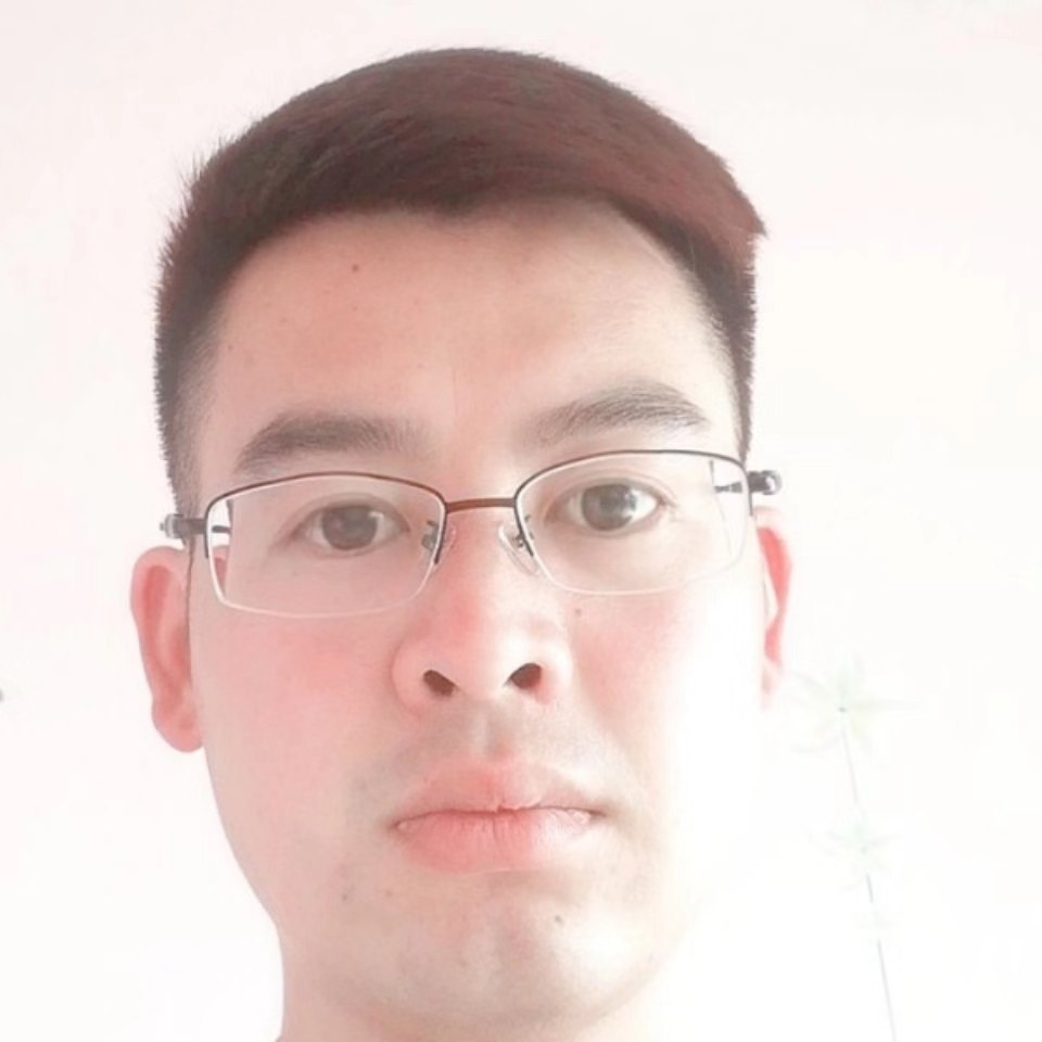 秋月闻高大的照片