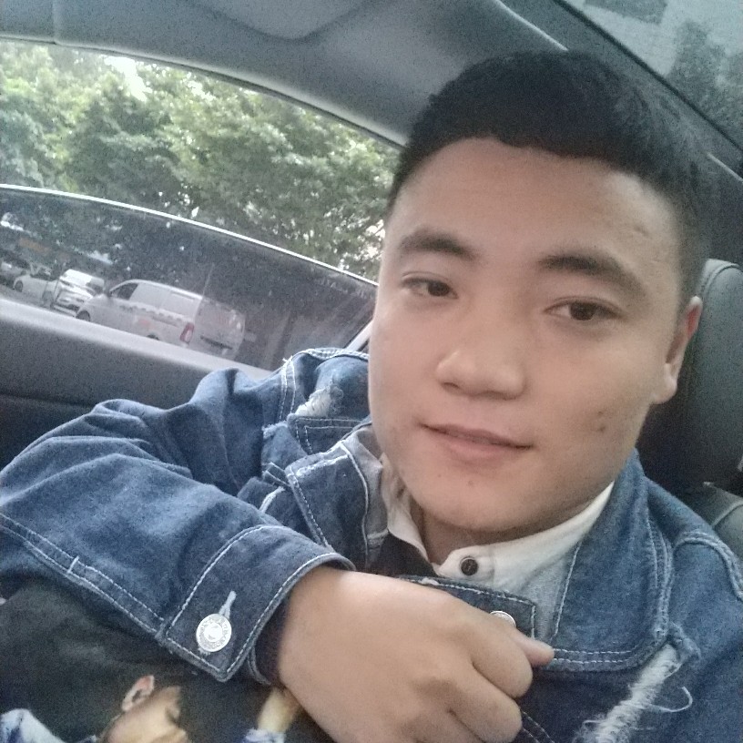 激动的小男子的照片