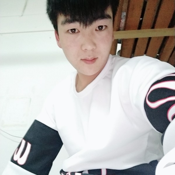 活泼打豌豆的照片