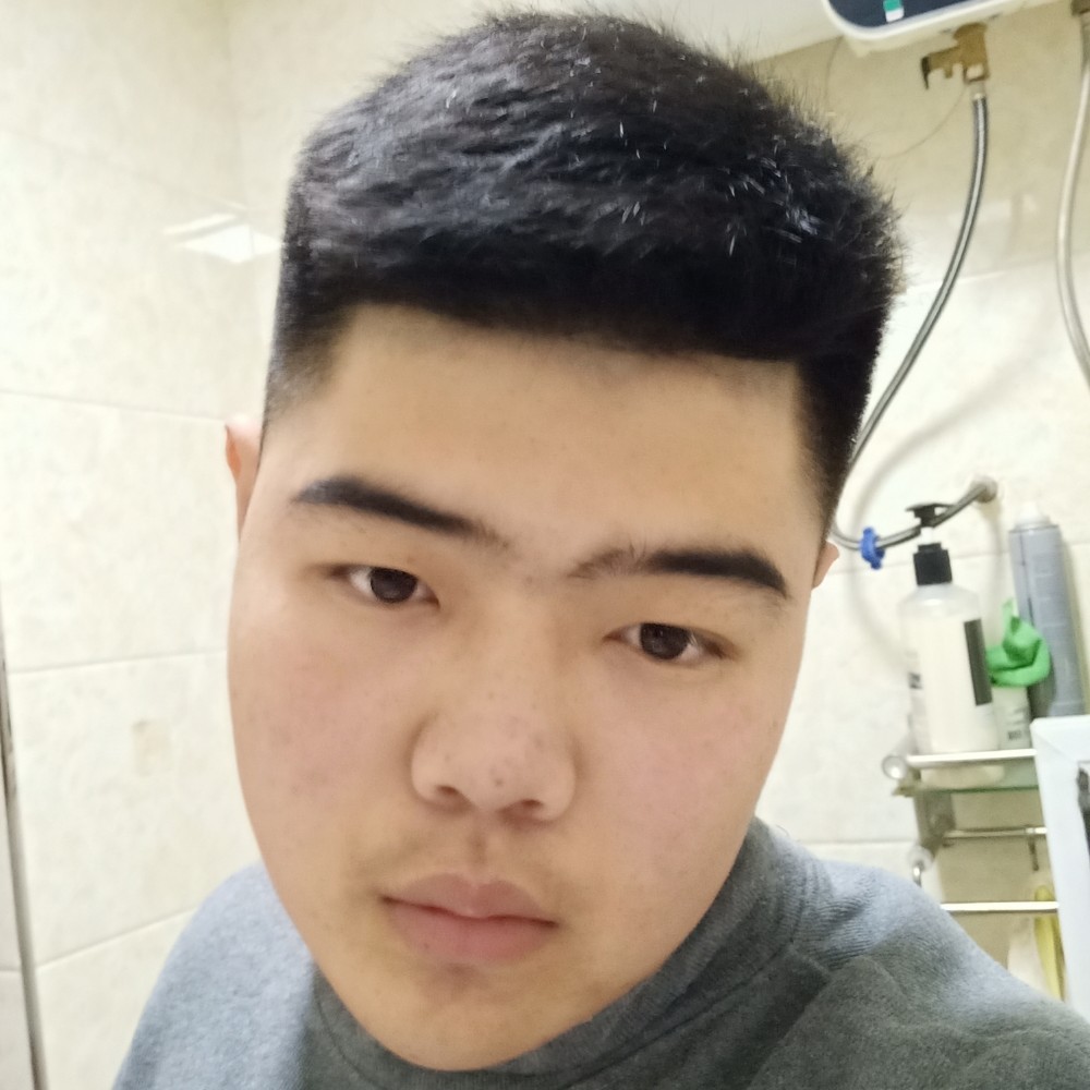 勤劳挽手流影的照片