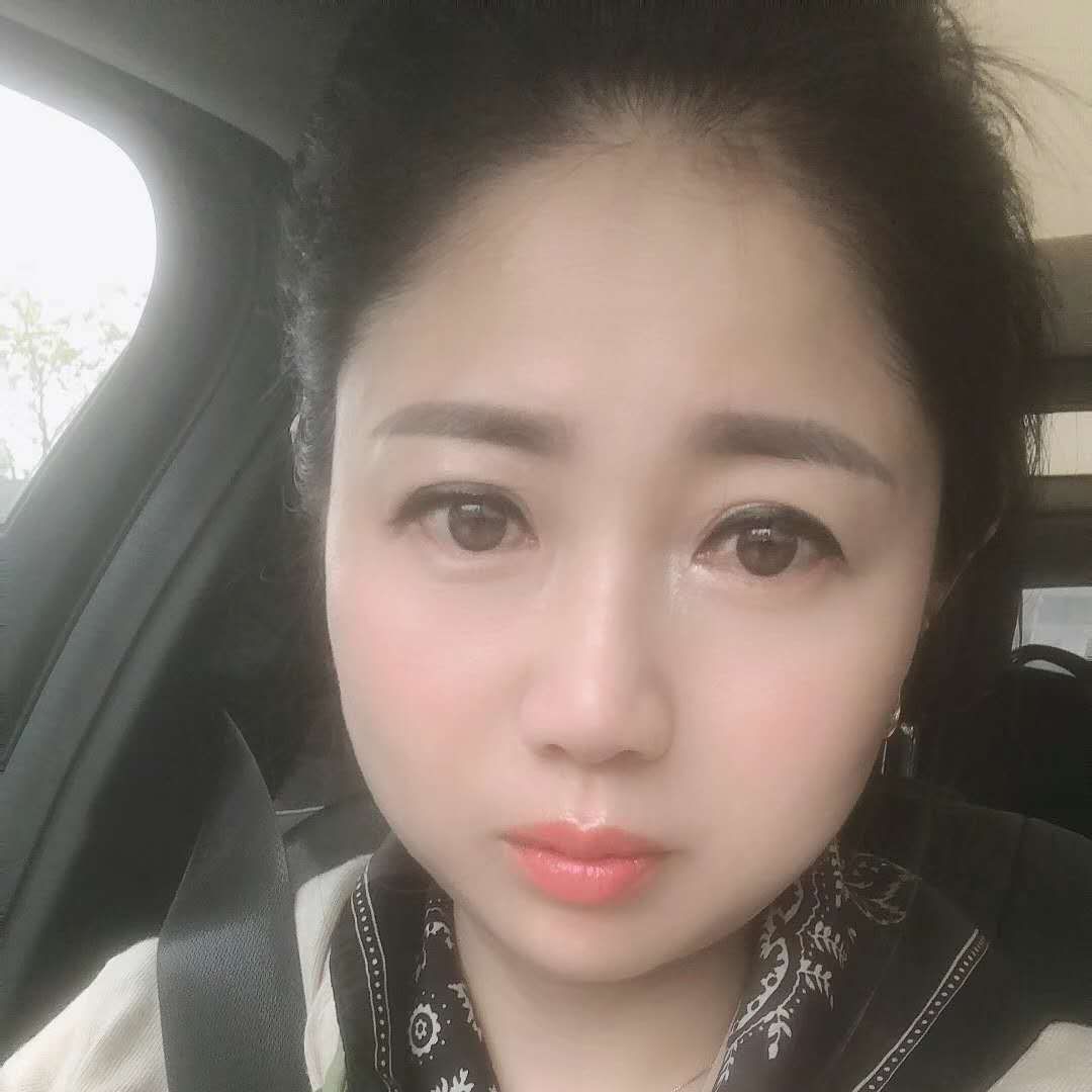 青花挽手时尚的照片