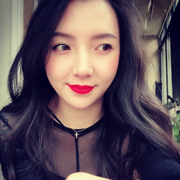 眼神典雅的照片