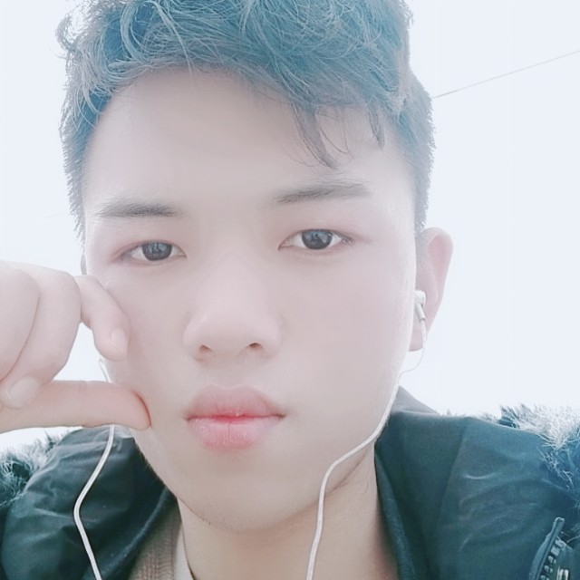 感动挽手平湖的照片