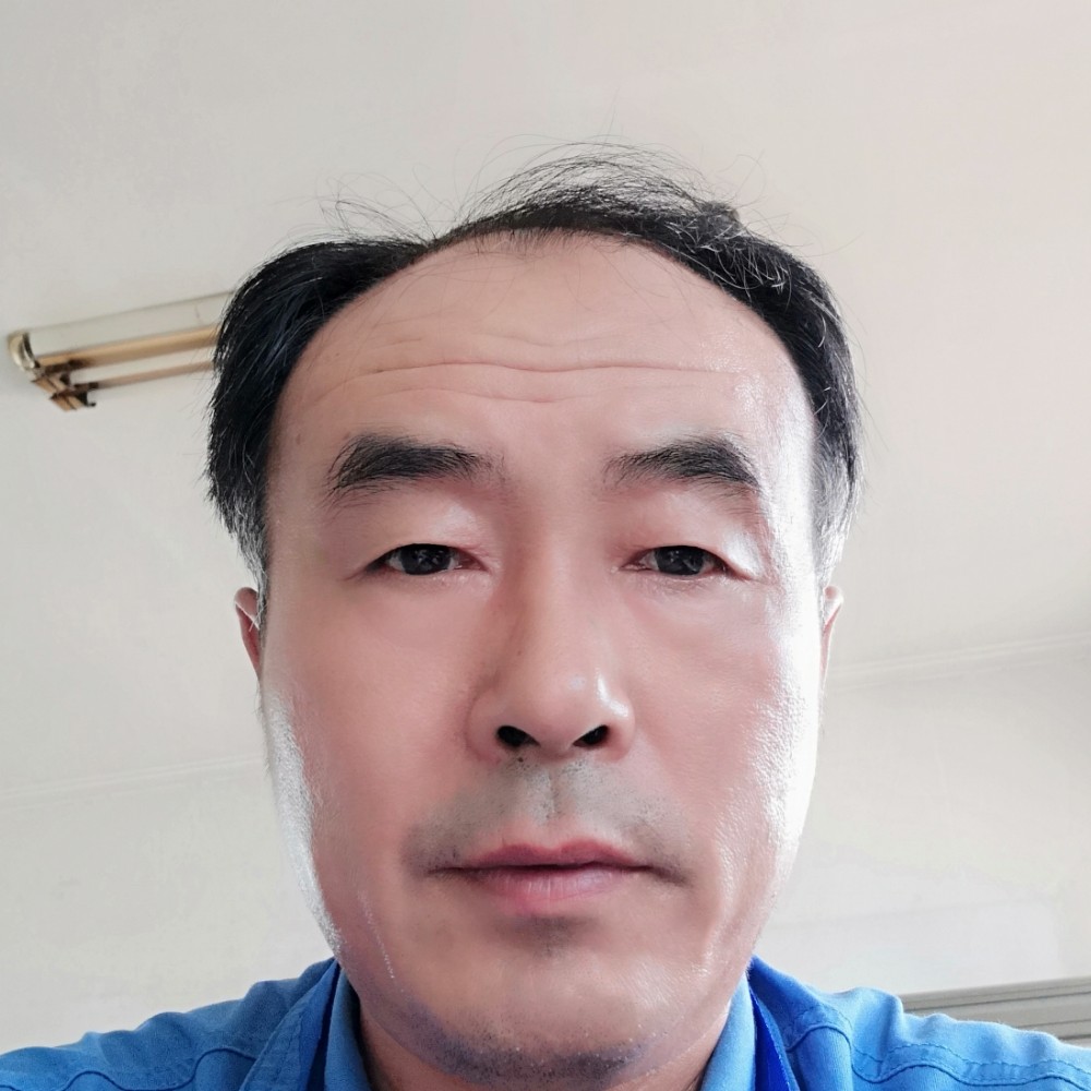 水池回眸喜悦的照片