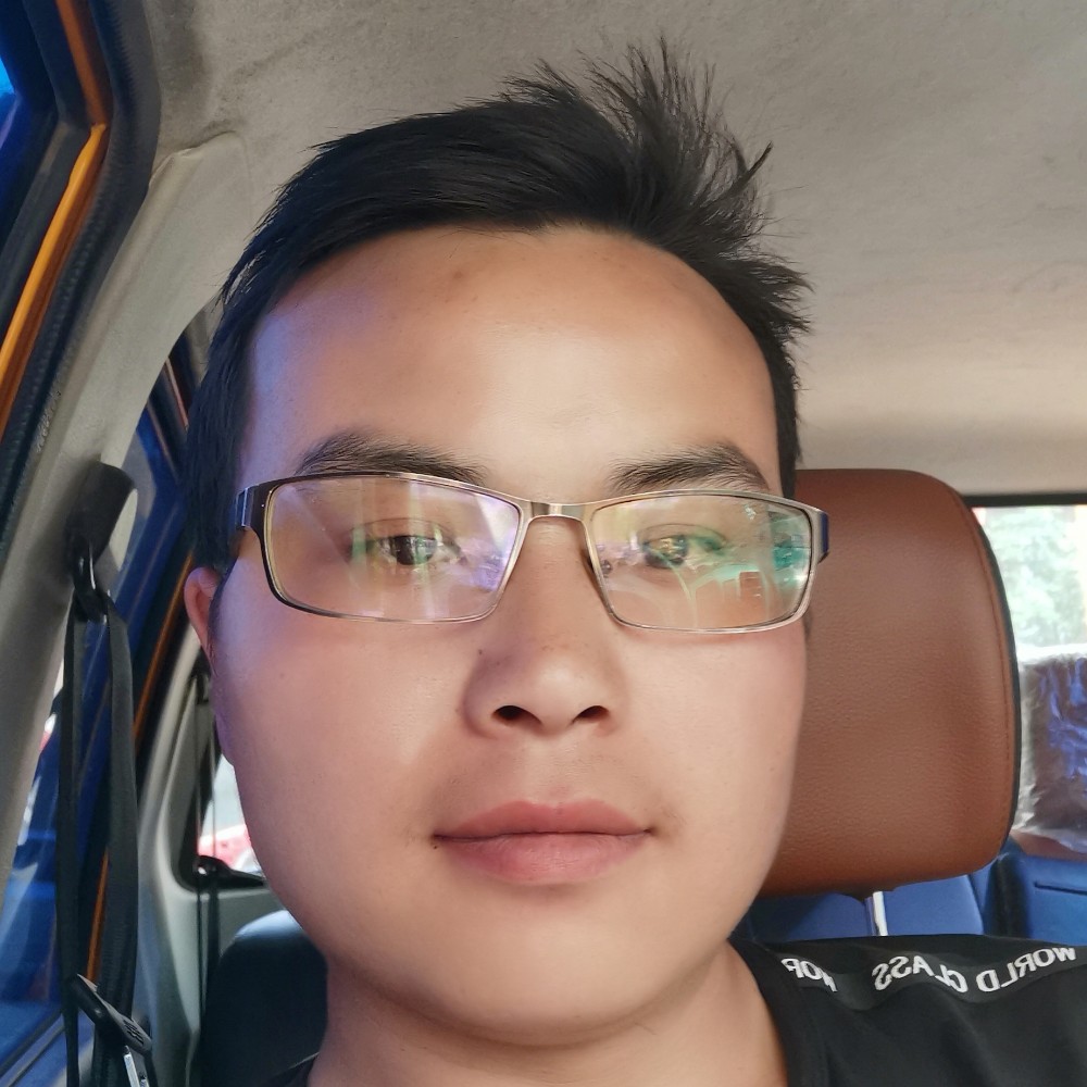 奔彡的老头的照片