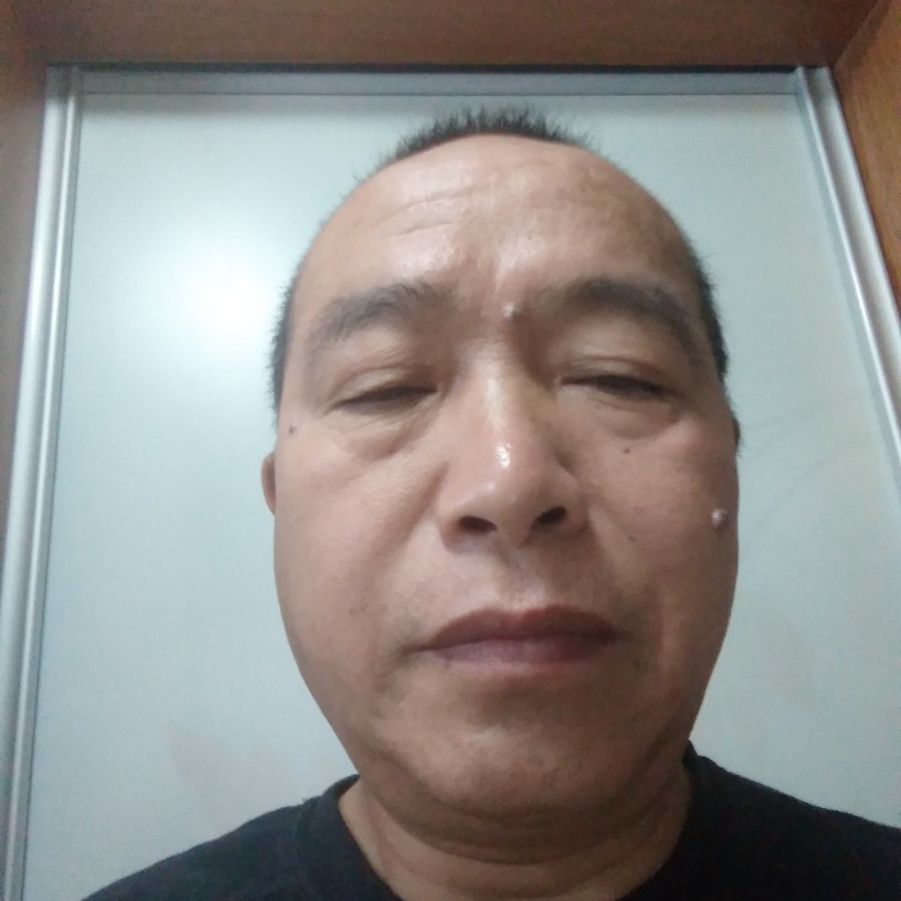 石骨铁硬的照片