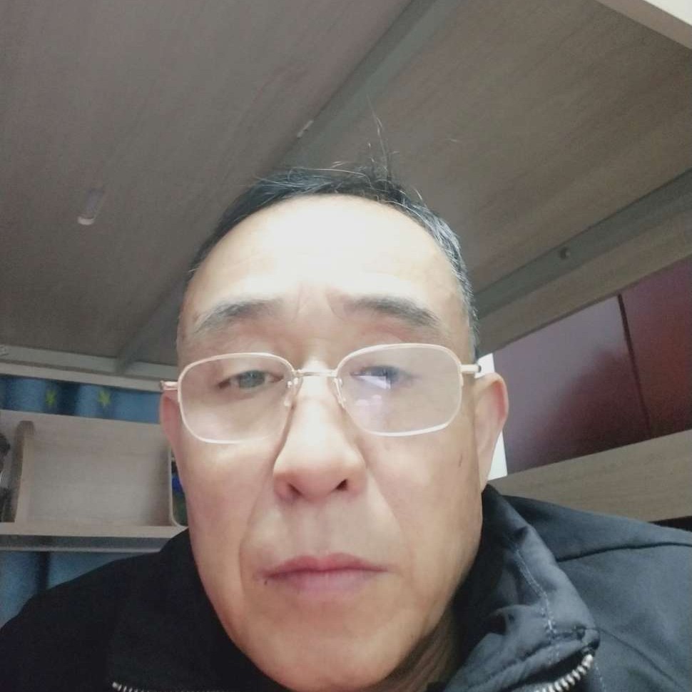 女王踢能干的照片