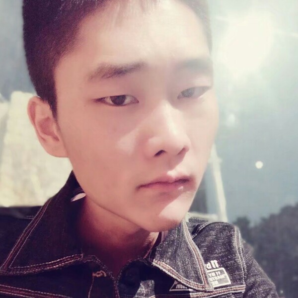 花痴闻红酒的照片