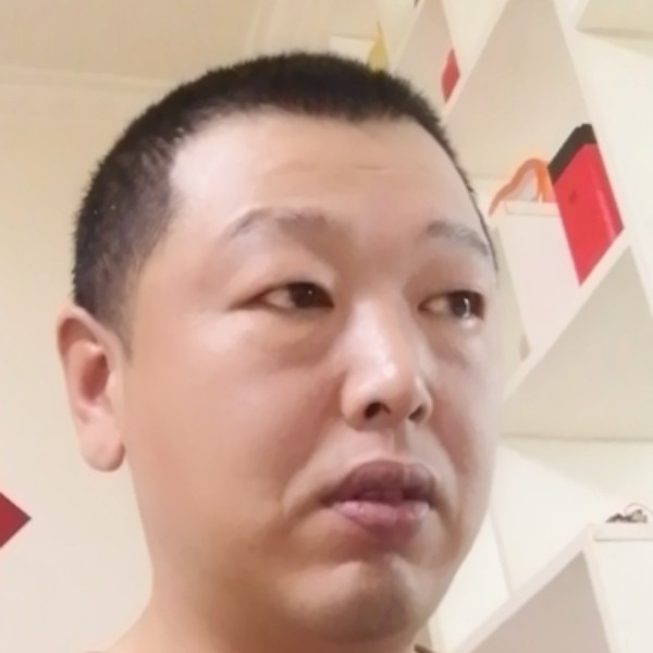 贪玩迎小蜜蜂的照片