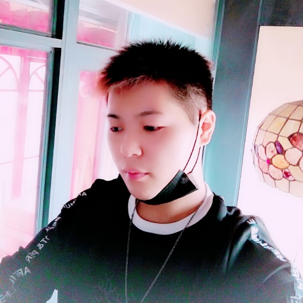 宝藏小男孩的照片