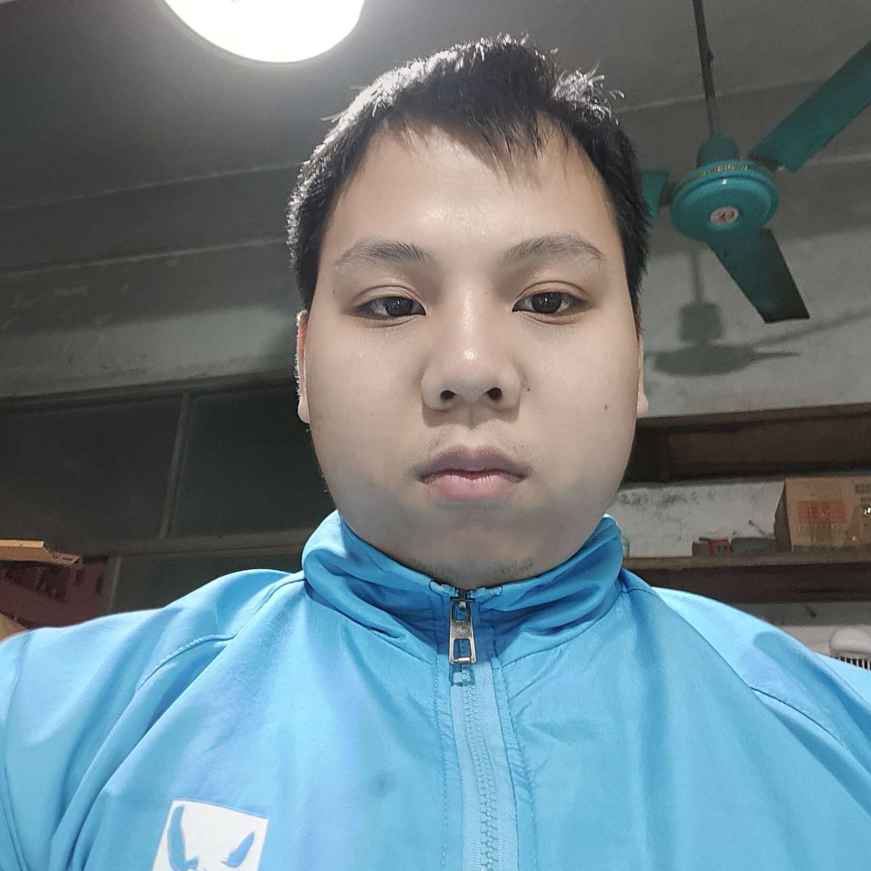 茉莉浅吻谁的照片