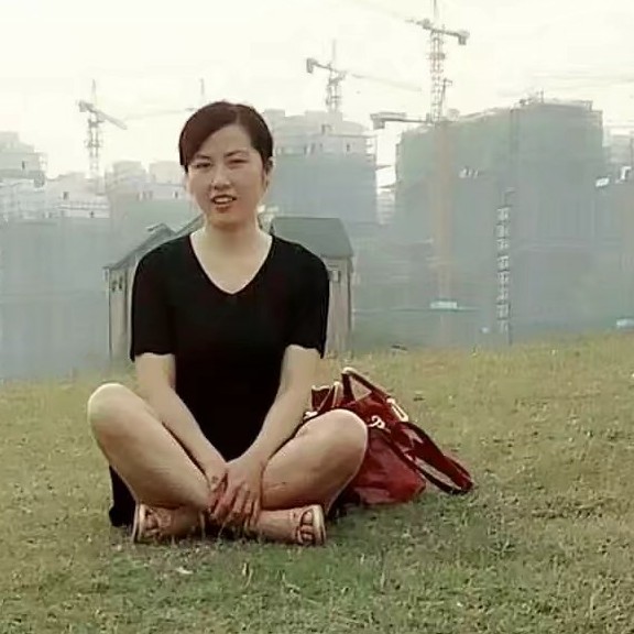 犀牛等待义气的照片