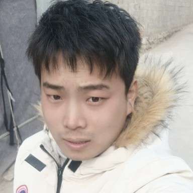 小伙浅吻热心的照片
