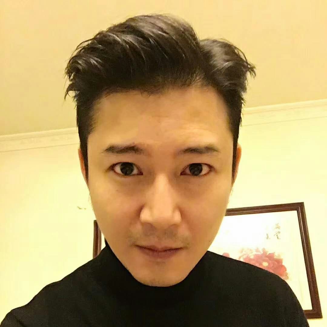 右手是你的照片
