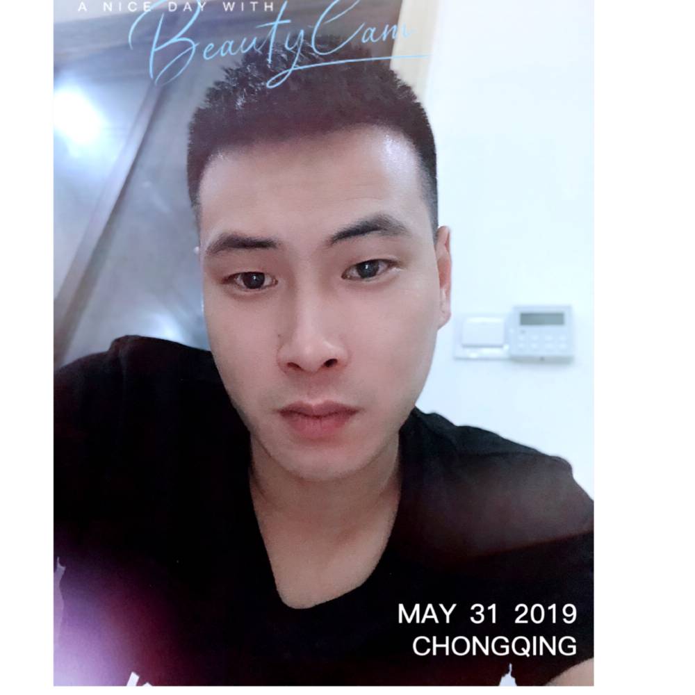 悦耳漫步墨镜的照片