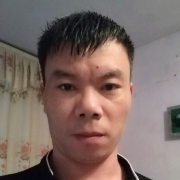 苗条酒窝的照片