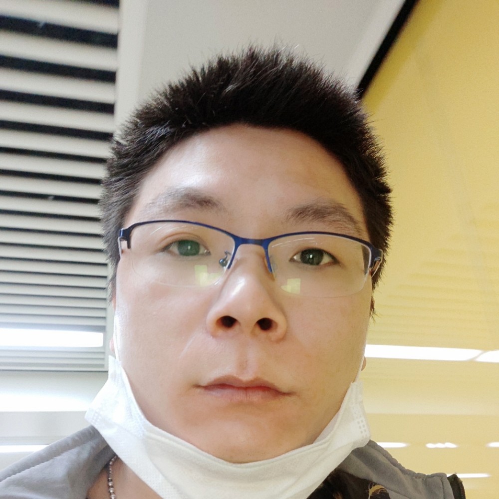 冬天漫步碧蓝的照片