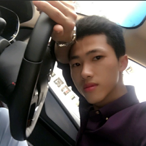 红玫瑰倾心文静的照片