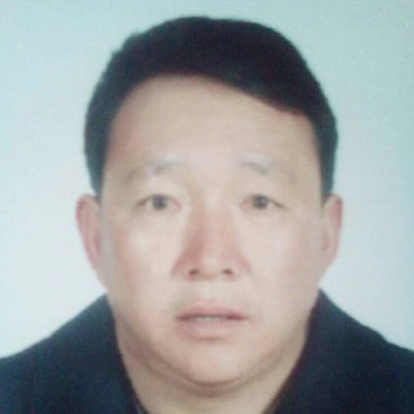 可爱深拥画笔的照片