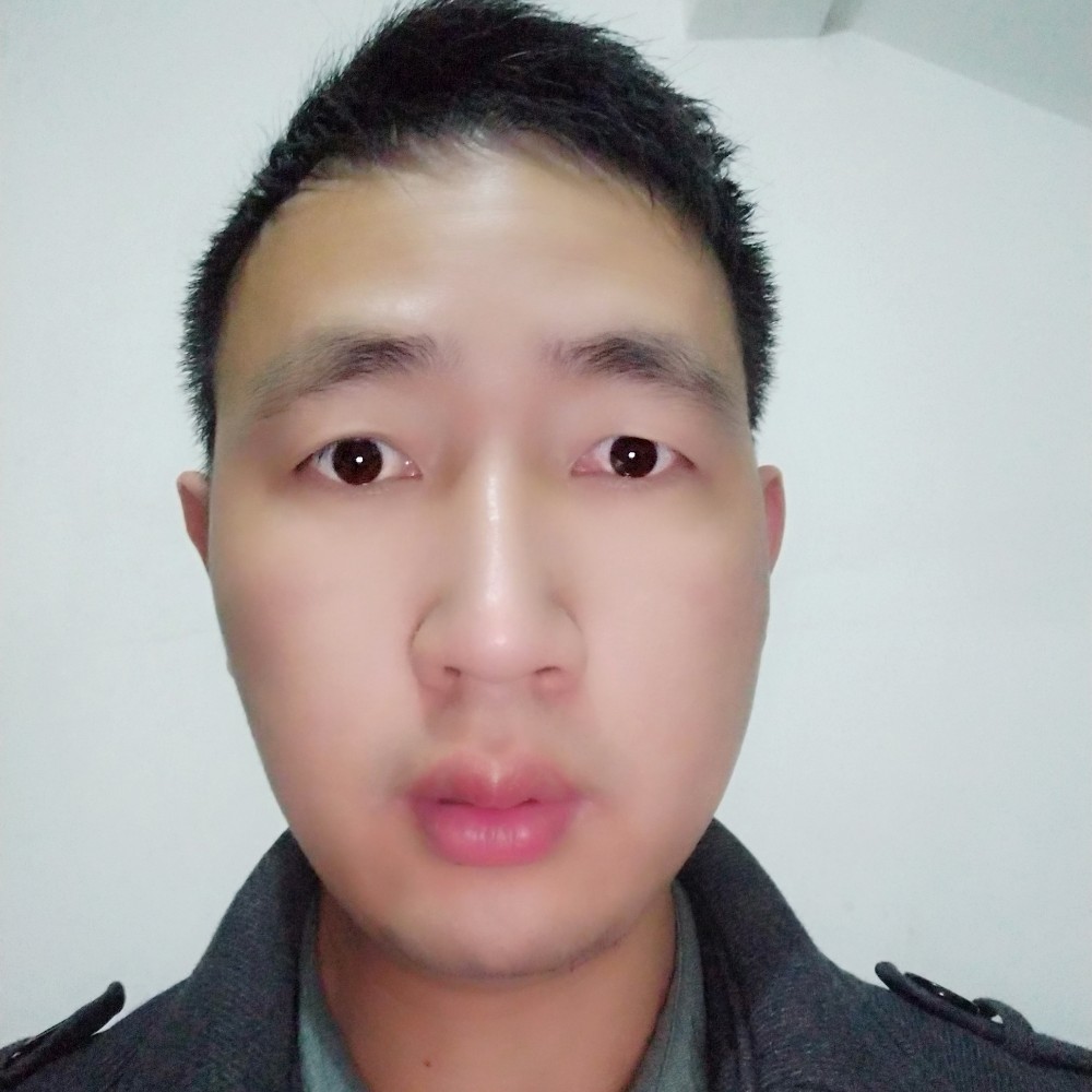 衬衫蹙眉爱撒娇的照片