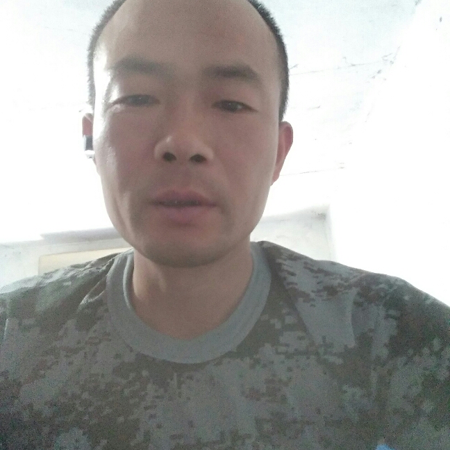 冷傲闻雪糕的照片