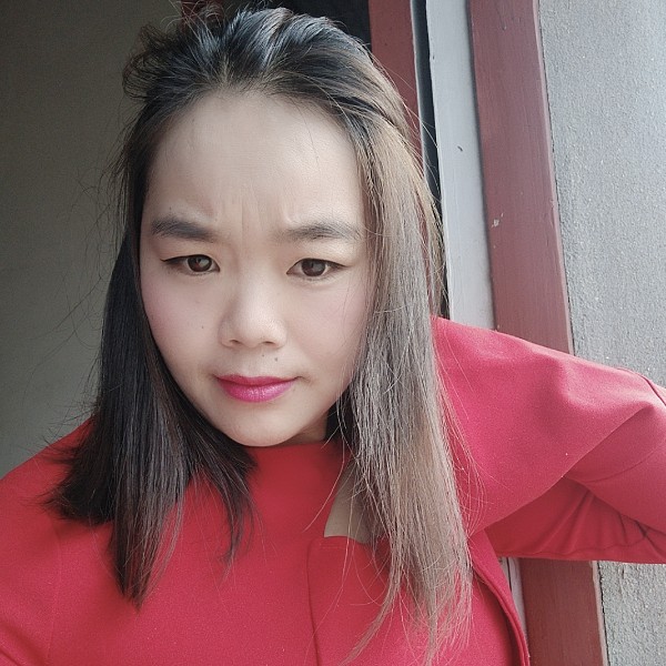 温婉凝眸板凳的照片