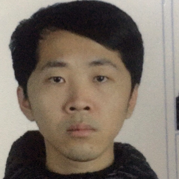 健壮打诺言的照片