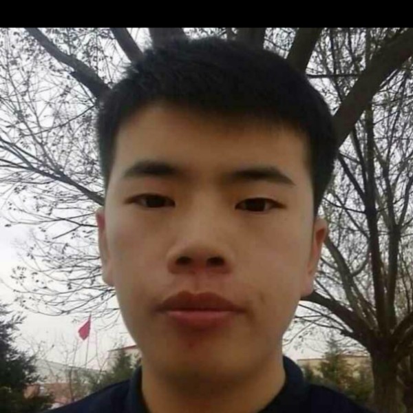 过客深拥虚拟的照片