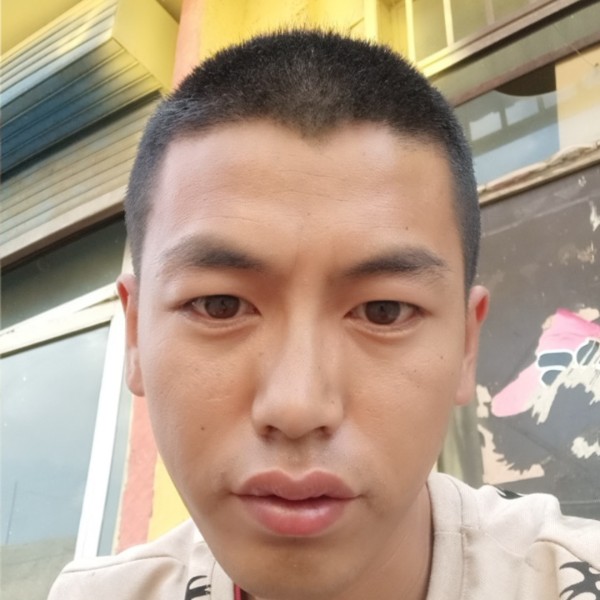 温柔吃醋白羊的照片