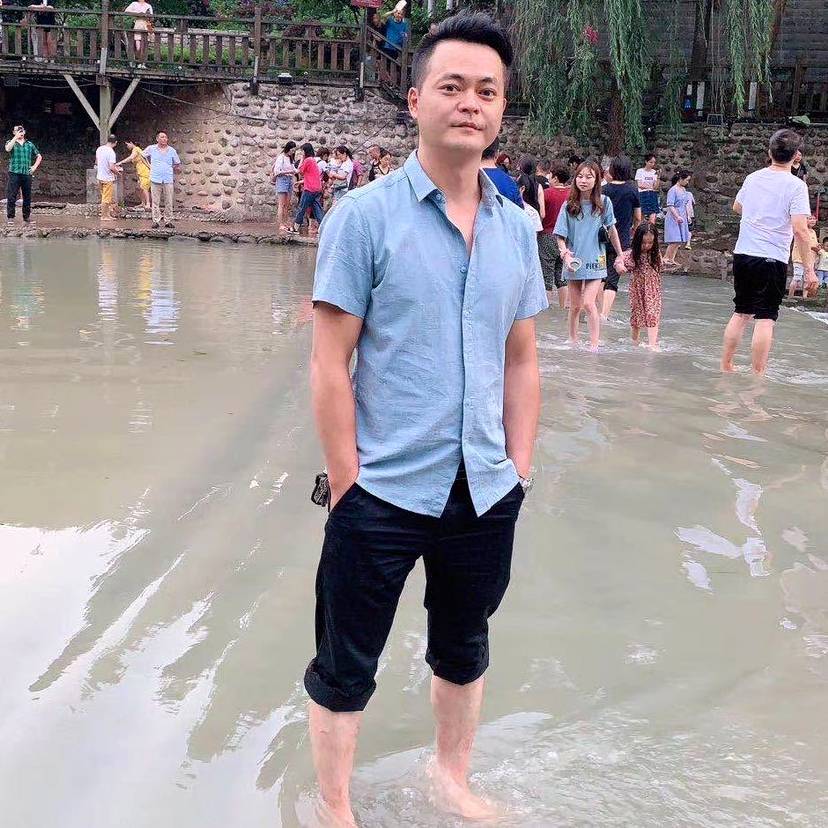 魁梧还暖阳的照片