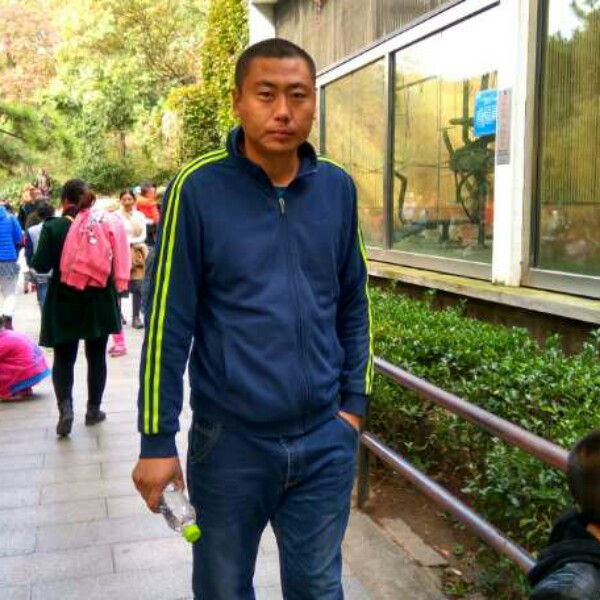 超帅浅吻小蝴蝶的照片