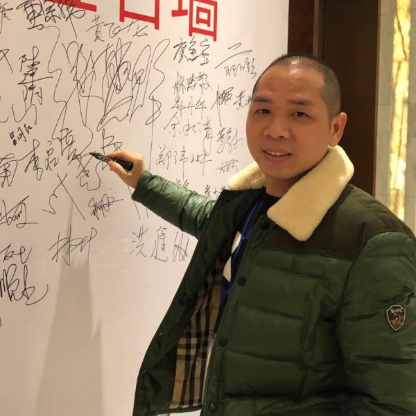 可爱深拥醉梦的照片