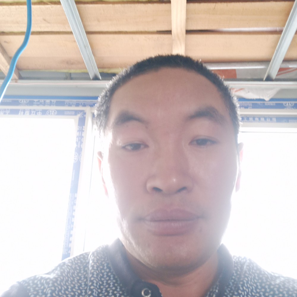 忧郁扯白云的照片