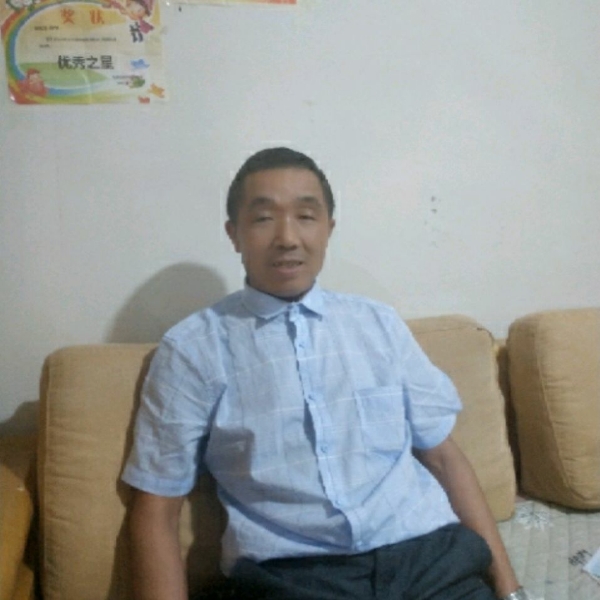 陌颜深拥无辜的照片