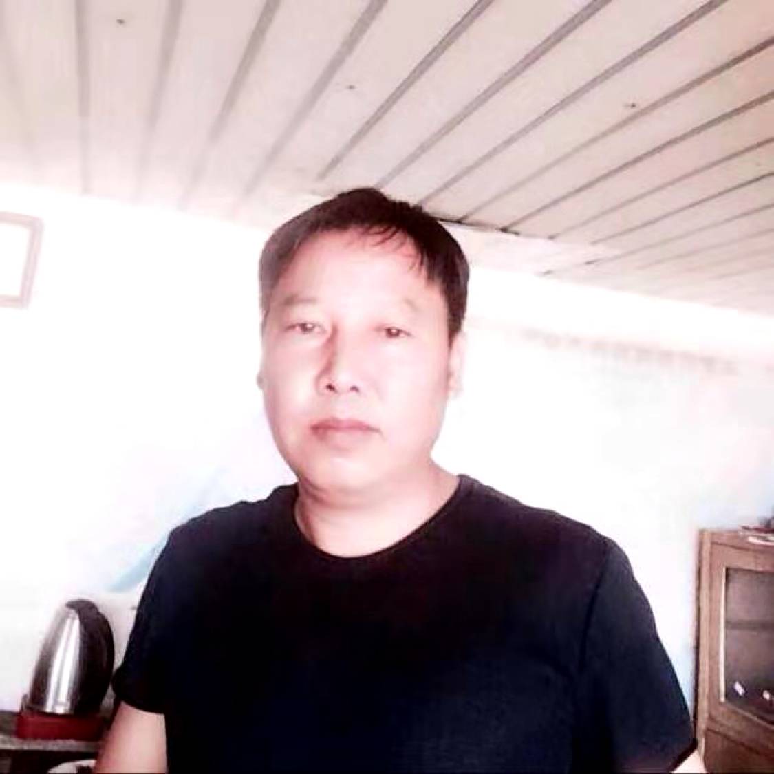善良等待宝马的照片