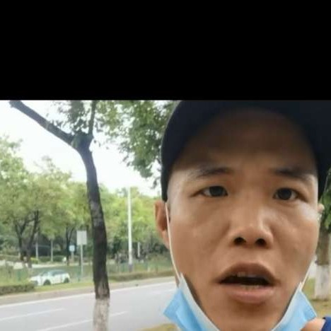 友好用口红的照片