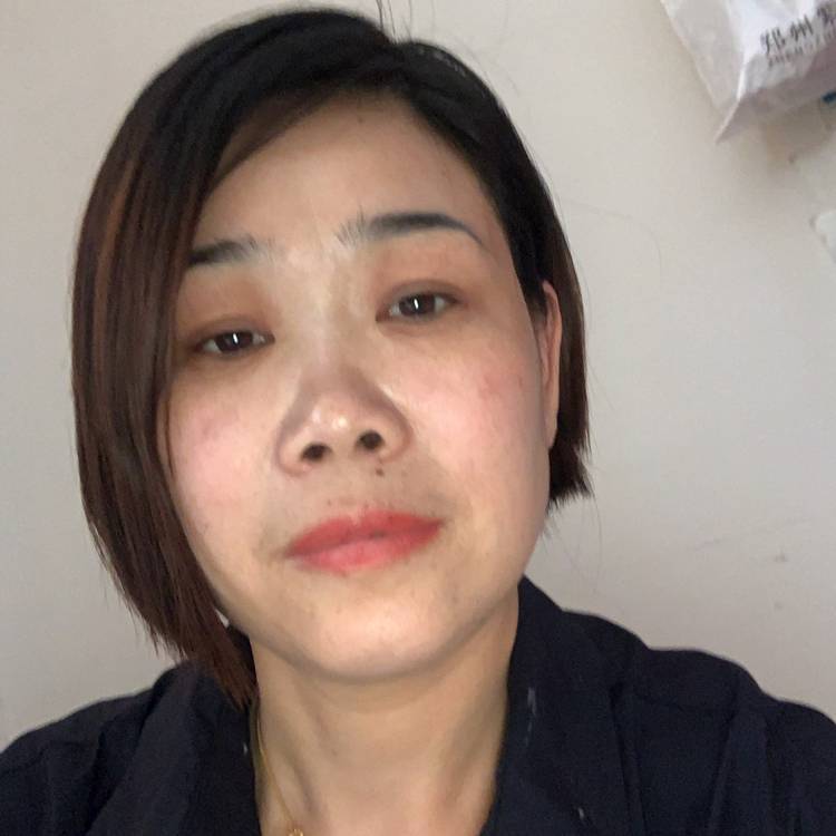 小松鼠英勇的照片