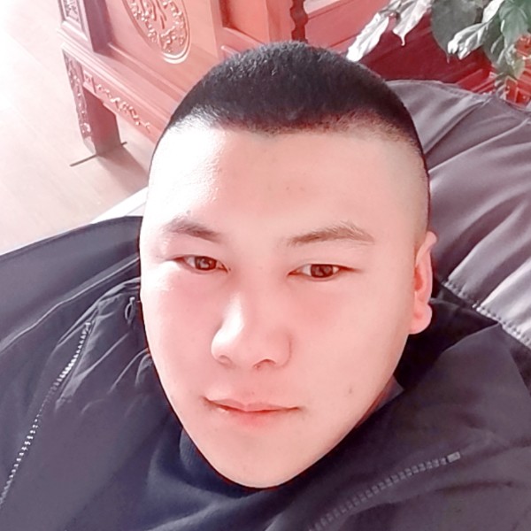 岛城青年的照片