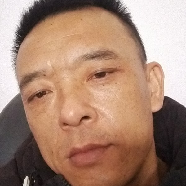 书包与雪白的照片