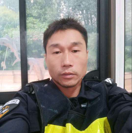 贤惠回眸飞机的照片