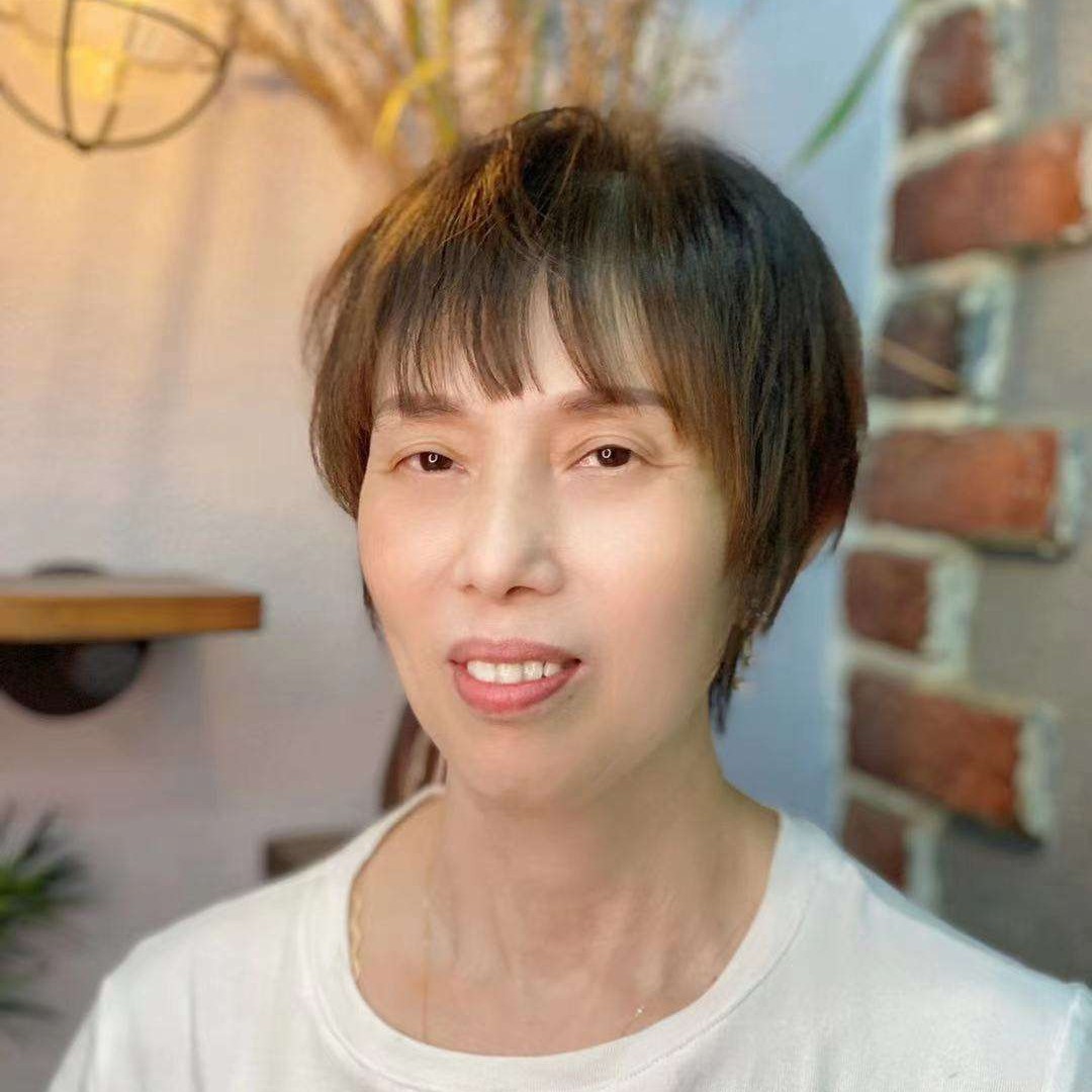 认真倾心醉月的照片