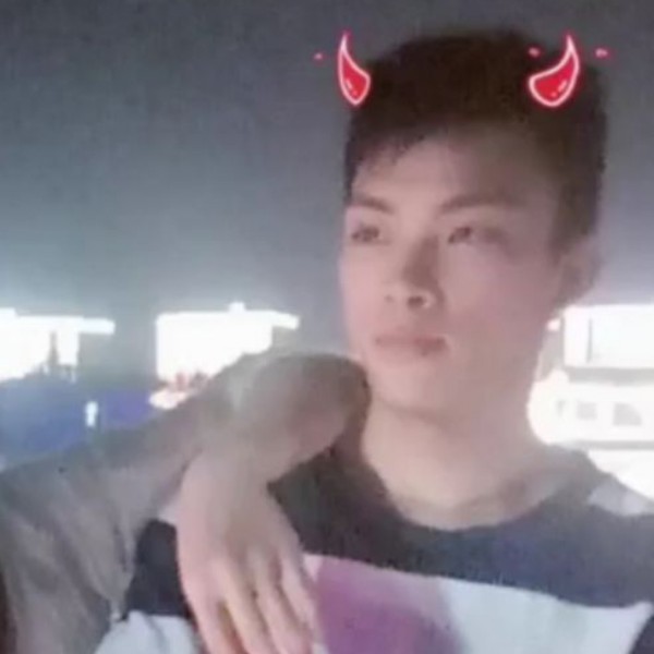 姑娘，记得微笑的照片