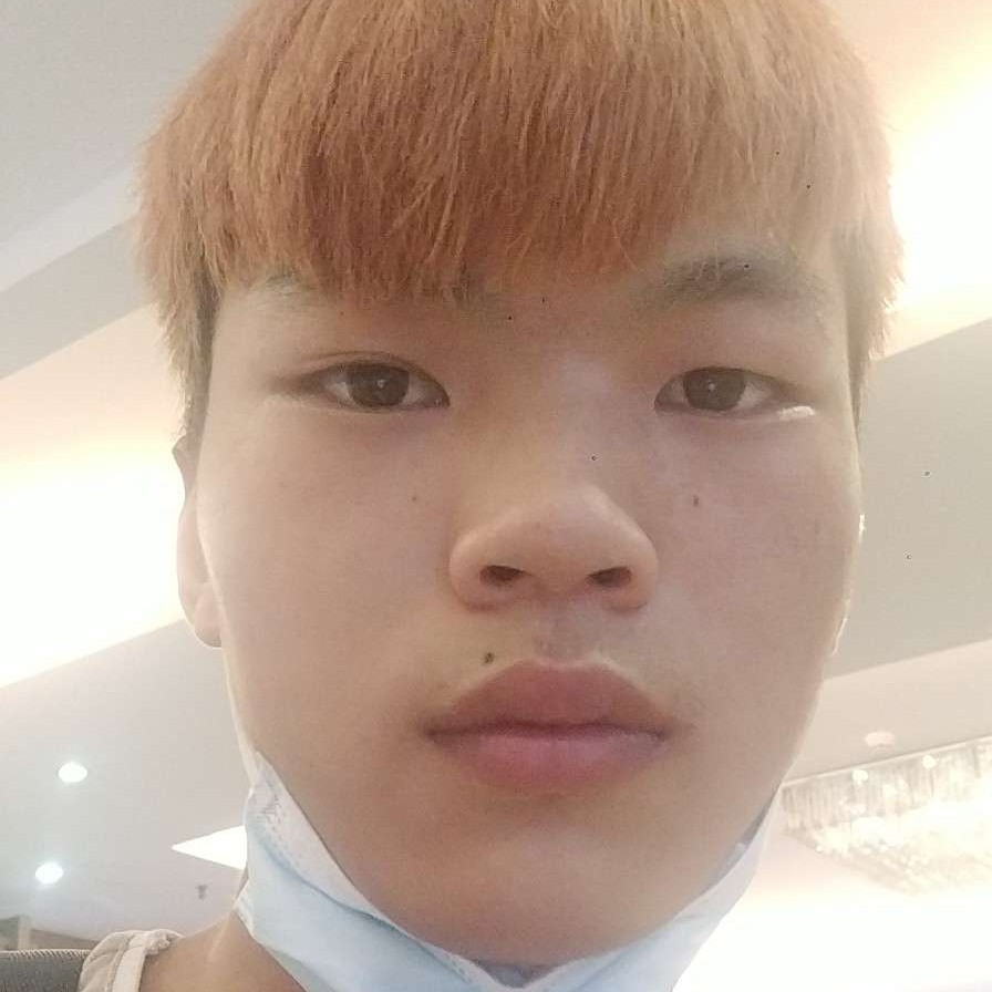 荔枝浅吻搞怪的照片