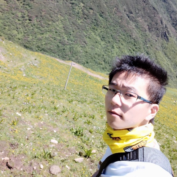 不会打游戏的男生的照片