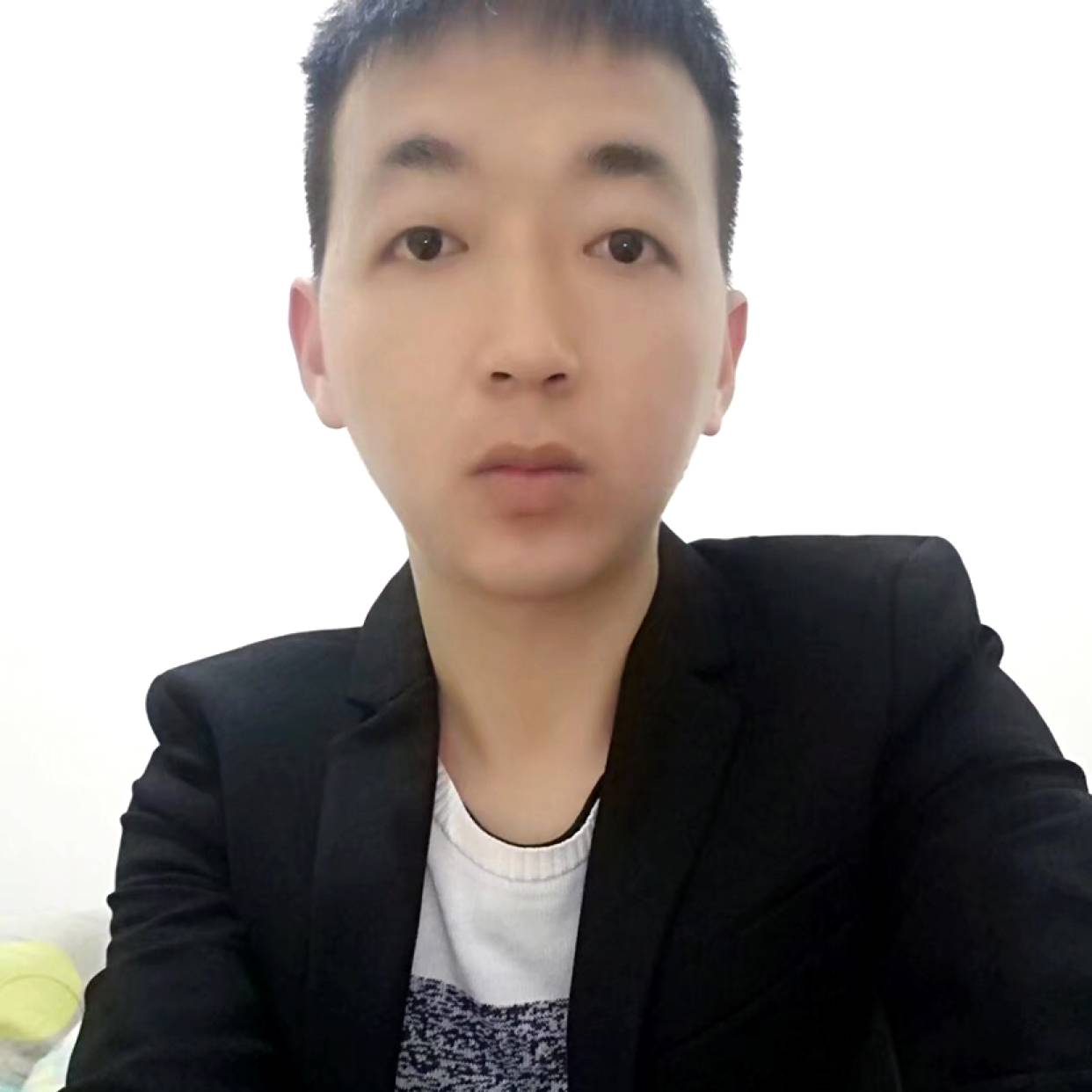 瑞雪闻斑驳的照片