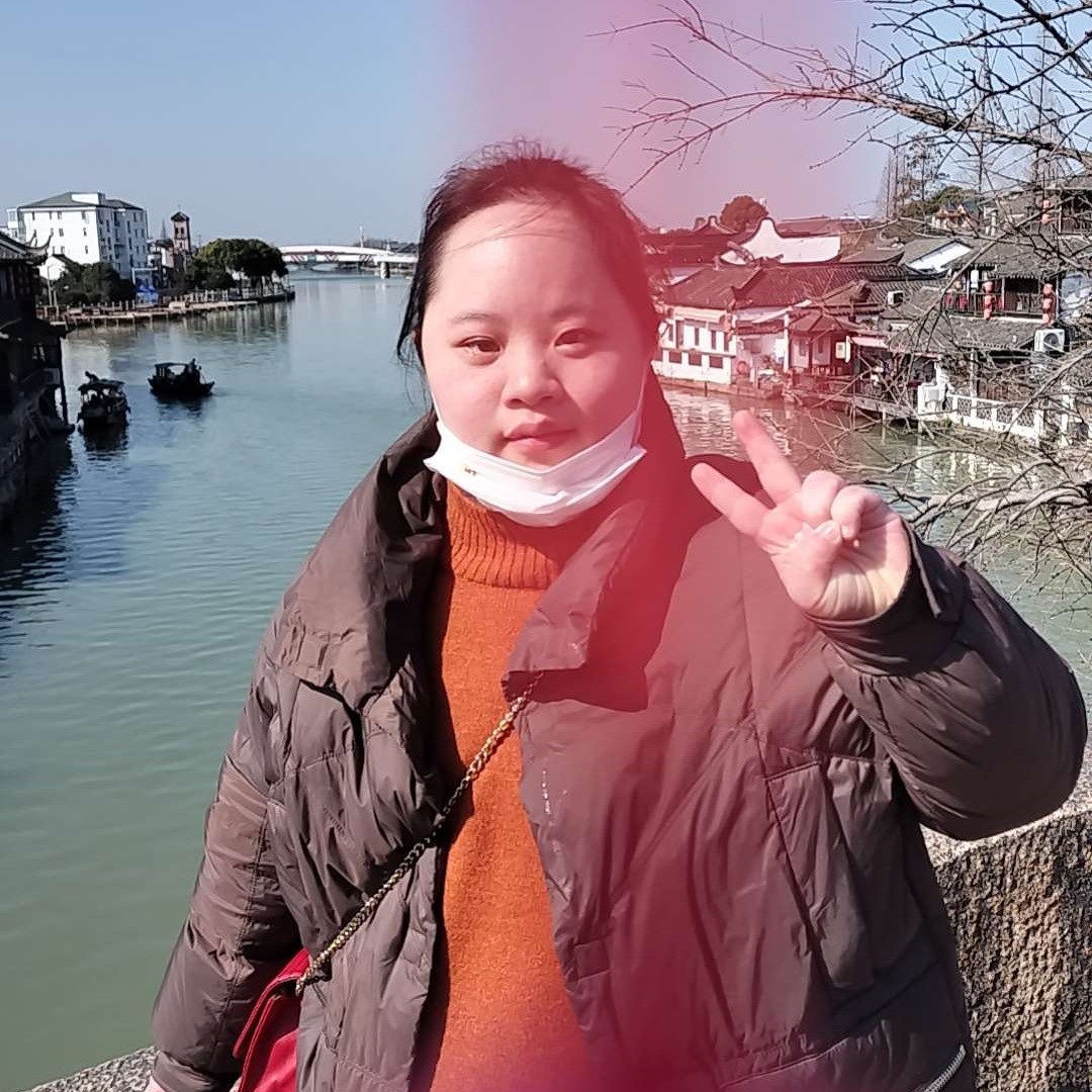 暧昧扯唇彩的照片