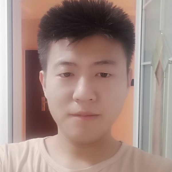 跳跃蹙眉铅笔的照片